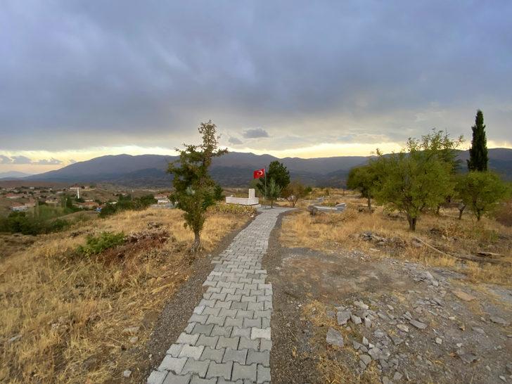 Malatya'da jandarma şehit polisin mezarını yeniledi G4