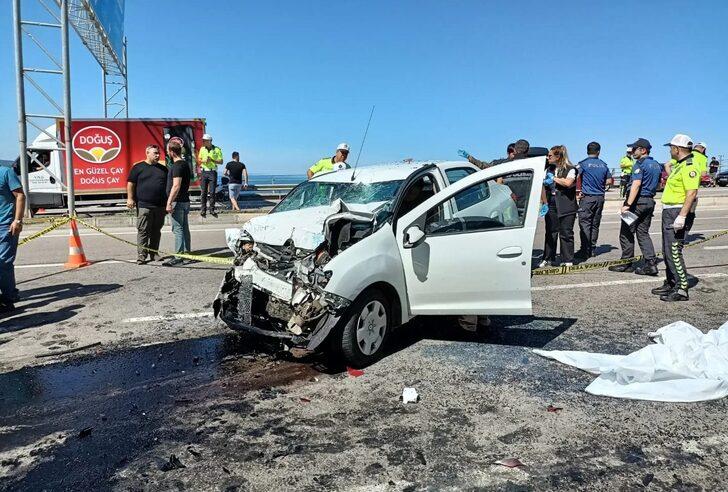 Sinop'ta park halindeki dolmuşa çarpan otomobilin sürücüsü öldü G5