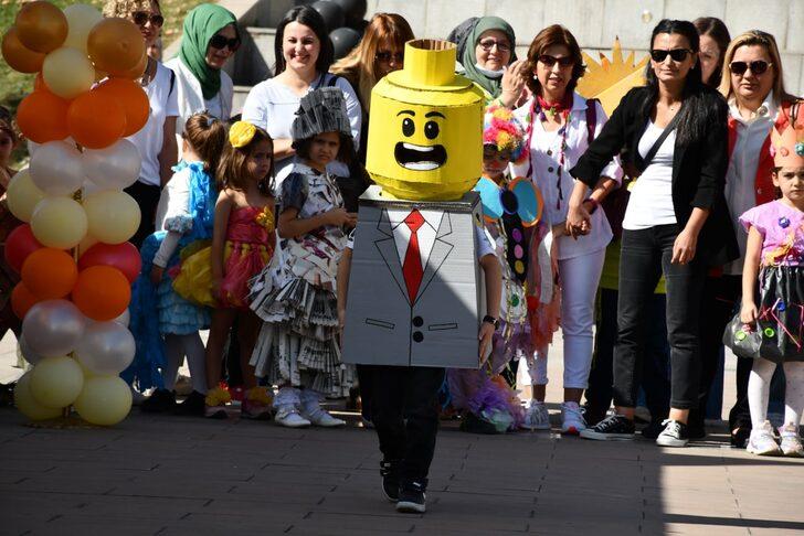 Karabük'te anaokulu öğrencileri "sıfır atık" defilesiyle geri dönüşüme dikkati çekti G2