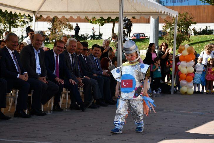 Karabük'te anaokulu öğrencileri "sıfır atık" defilesiyle geri dönüşüme dikkati çekti G3