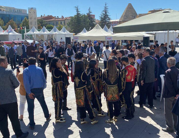 Kırşehir'de Ahilik Haftası'nda yöresel lezzetler ve el emeği ürünler sergilendi G3