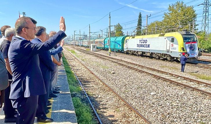 Pakistan'a yardım malzemesi taşıyan "İyilik Treni" Kocaeli'den yola çıktı G2