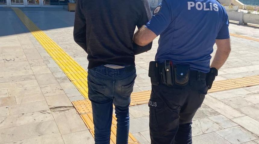 Elazığ'da park halindeki otomobili çalan zanlı yakalandı