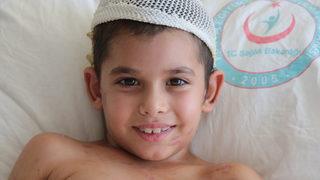 Sahipsiz köpeklerin saldırdığı küçük Umut 24 gün sonra taburcu edildi