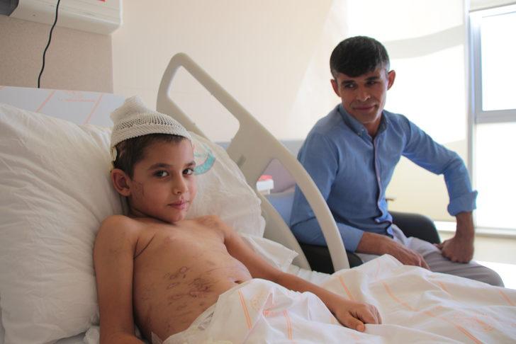 Sahipsiz köpeklerin saldırdığı küçük Umut 24 gün sonra taburcu edildi G3