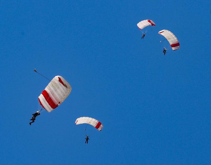 İzmir'de düzenlenen 48. Türkiye Paraşüt Şampiyonası tamamlandı G1