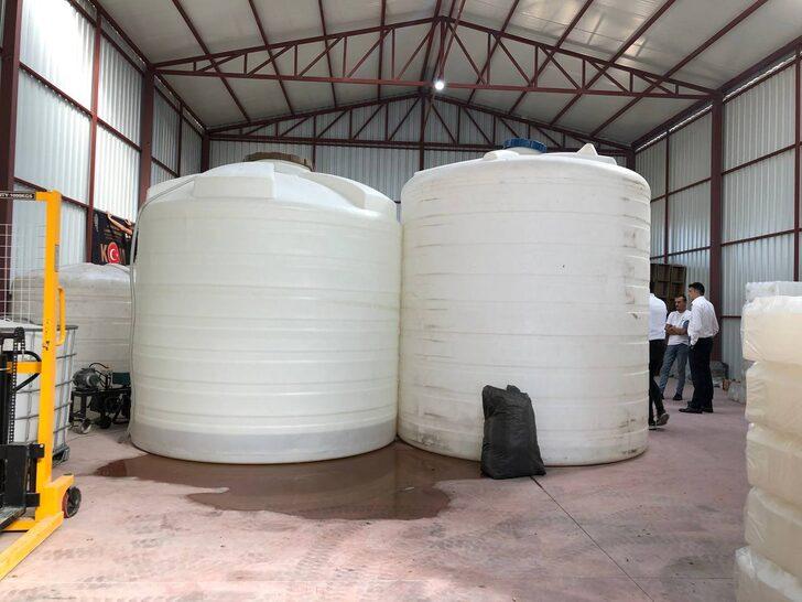 Bursa'da sahte içki için etil alkol yapımında kullanılan 1 ton kimyasal ele geçirildi G2