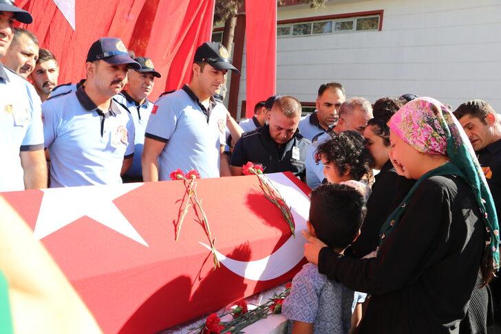 Gaziantep'te yangına müdahale ederken hayatını kaybeden itfaiyeci için cenaze töreni düzenlendi G3