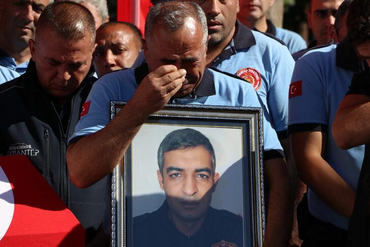 Gaziantep'te yangına müdahale ederken hayatını kaybeden itfaiyeci için cenaze töreni düzenlendi G5