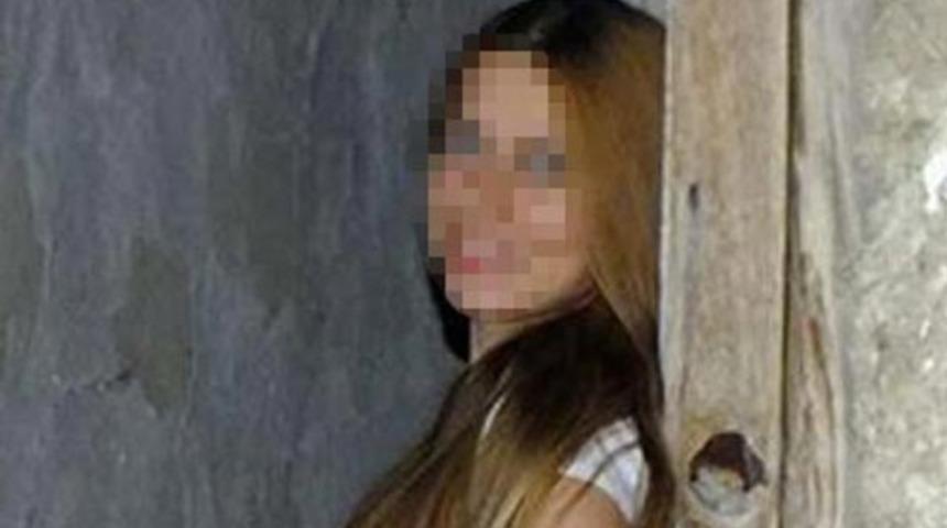 Genç kız otomobilden atlayıp kurtuldu