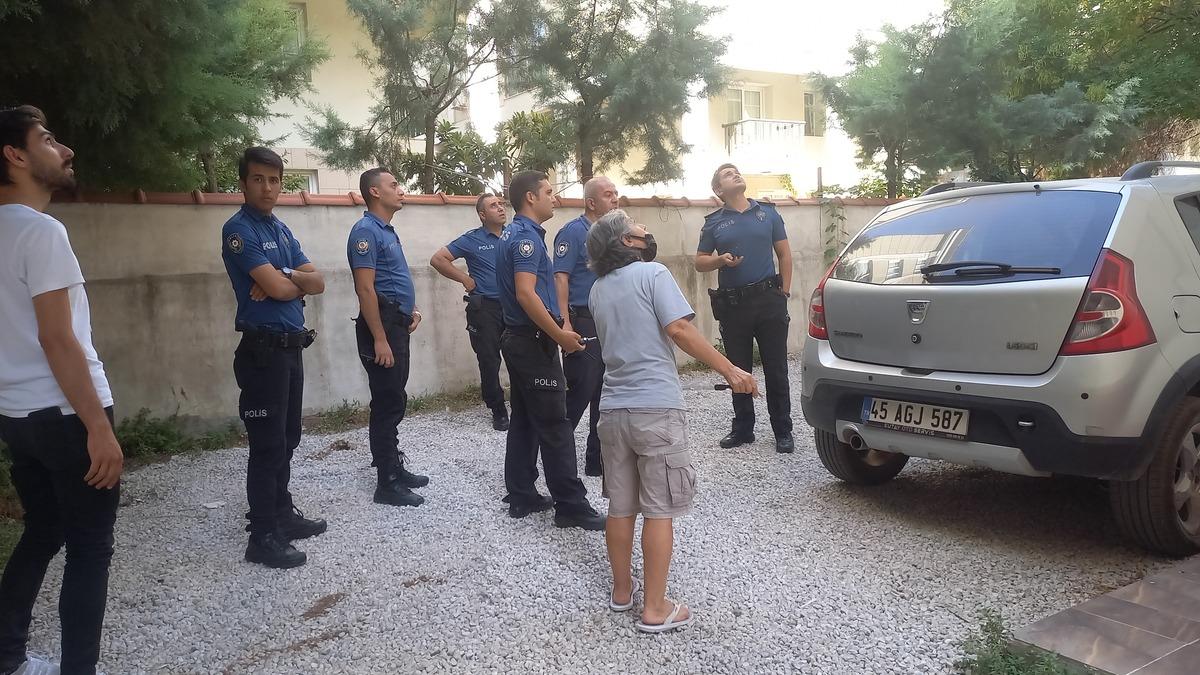 Manisa'da pencereden d&uuml;şen gen&ccedil; ağır yaralandı