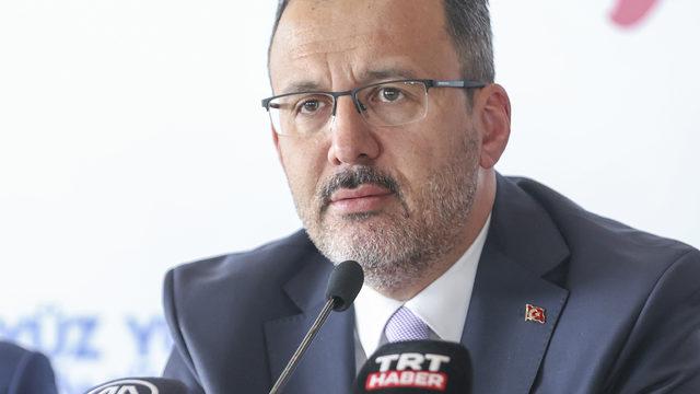 Bakan Kasapoğlu, İstanbul'da Yüz Yüze 100 Gün programına katıldı