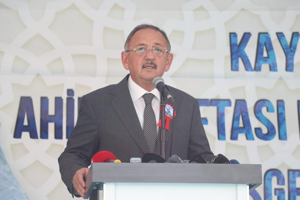 AK Parti'li &Ouml;zhaseki Kayseri'de konuştu: