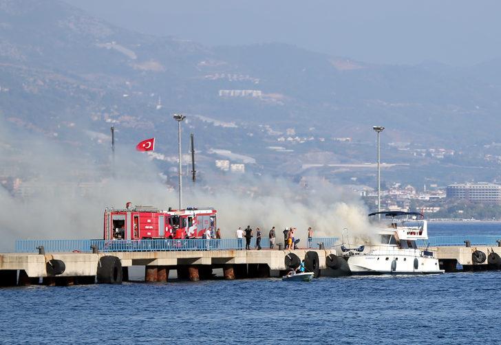 Alanya'da tura çıkan lüks yat yandı G5