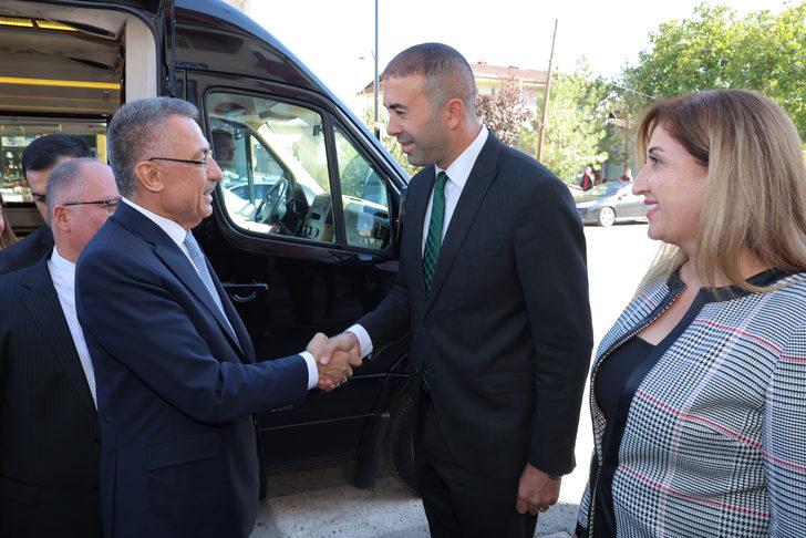 Cumhurbaşkanı Yardımcısı Oktay, Sivas'ta Alibaba Cemevi'ni ziyaret etti G3