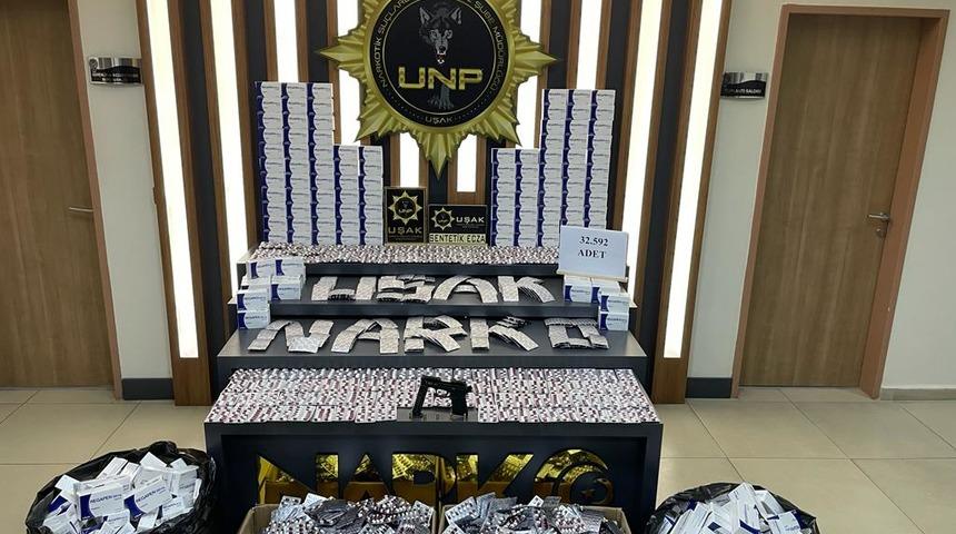 Uşak'ta 32 bin 592 yeşil reçeteli hapla yakalanan 2 şüpheli tutuklandı