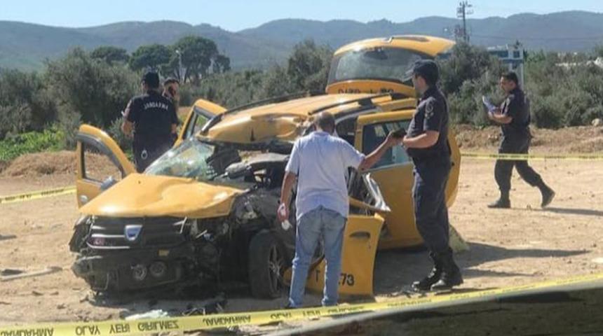 İzmir’de feci kaza! Ticari taksi önce çöp konteynerine sonra kamyonete çarptı... Ölü ve yaralılar var