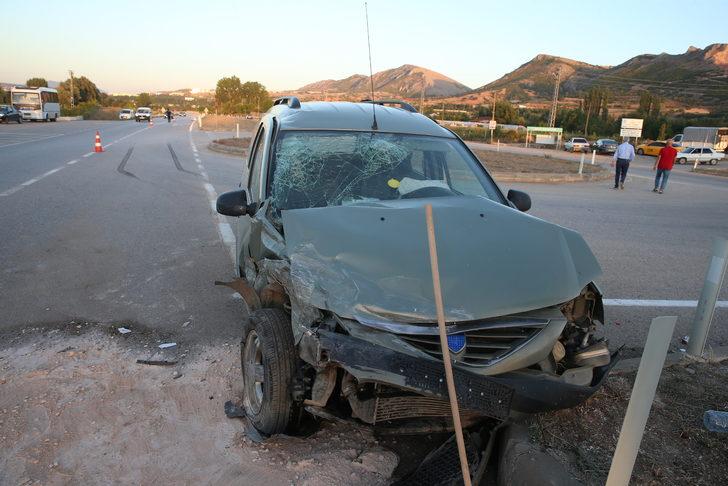 Tokat'ta servis minibüsüyle kamyonet çarpıştı, 11'i öğrenci 14 kişi yaralandı G2
