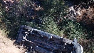 İzmir'de şarampole devrilen ambulanstaki 3 görevli yaralandı