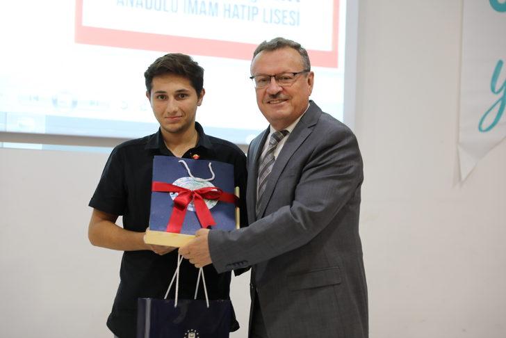 Bursa'da YKS'de ilk 1000'e giren 23 imam hatip öğrencisi ödüllendirildi G2