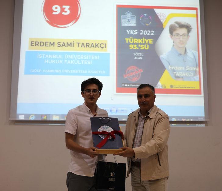 Bursa'da YKS'de ilk 1000'e giren 23 imam hatip öğrencisi ödüllendirildi G3