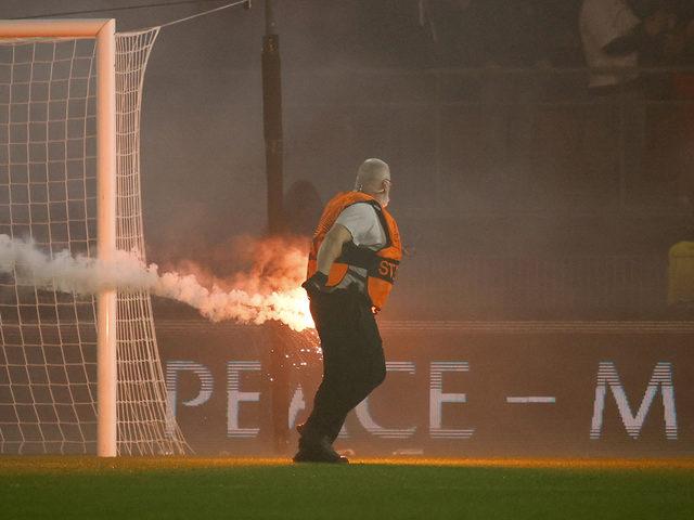 Rennes-Fenerbahçe maçında olay! Daha karşılaşma başlamadan saha karıştı