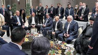 Zirveden dikkat çeken kare: Cumhurbaşkanı Erdoğan liderlerle bir araya geldi! Putin'le sohbet etti