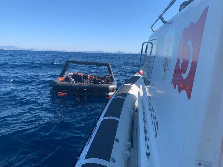 İzmir'de geri itilen 47 düzensiz göçmen kurtarıldı, 54 göçmen yakalandı G2