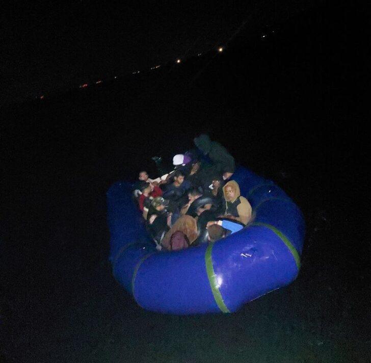 İzmir'de geri itilen 47 düzensiz göçmen kurtarıldı, 54 göçmen yakalandı G3