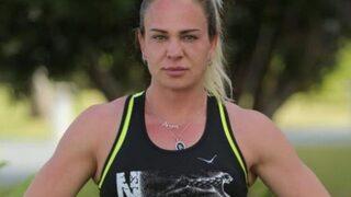 Survivor Nagihan Karadere yırtmaçlı elbisesiyle göz kamaştırdı! Mankenlere taş çıkarıyorsun