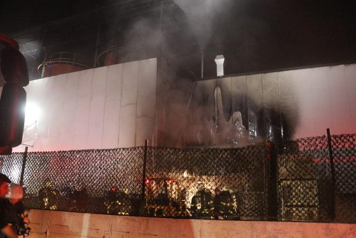 Kocaeli'de madeni yağ fabrikasında çıkan yangın söndürüldü G1