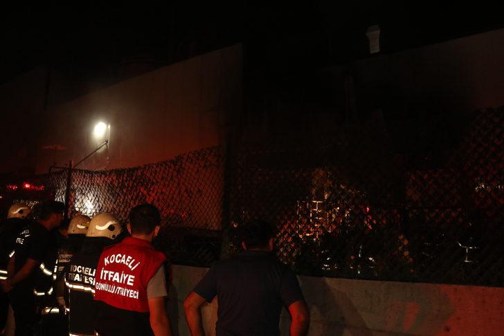 Kocaeli'de madeni yağ fabrikasında çıkan yangın söndürüldü G2