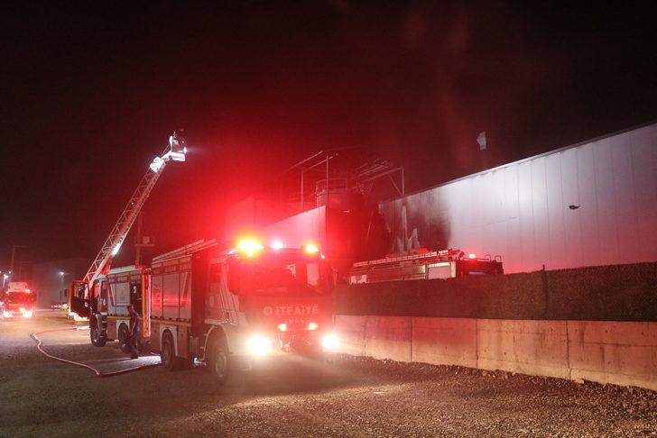 Kocaeli'de madeni yağ fabrikasında çıkan yangın söndürüldü G5