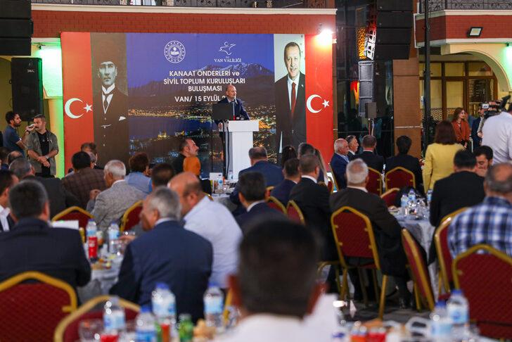 İçişleri Bakanı Süleyman Soylu, Bahçesaray'da vatandaşlarla buluştu: G1