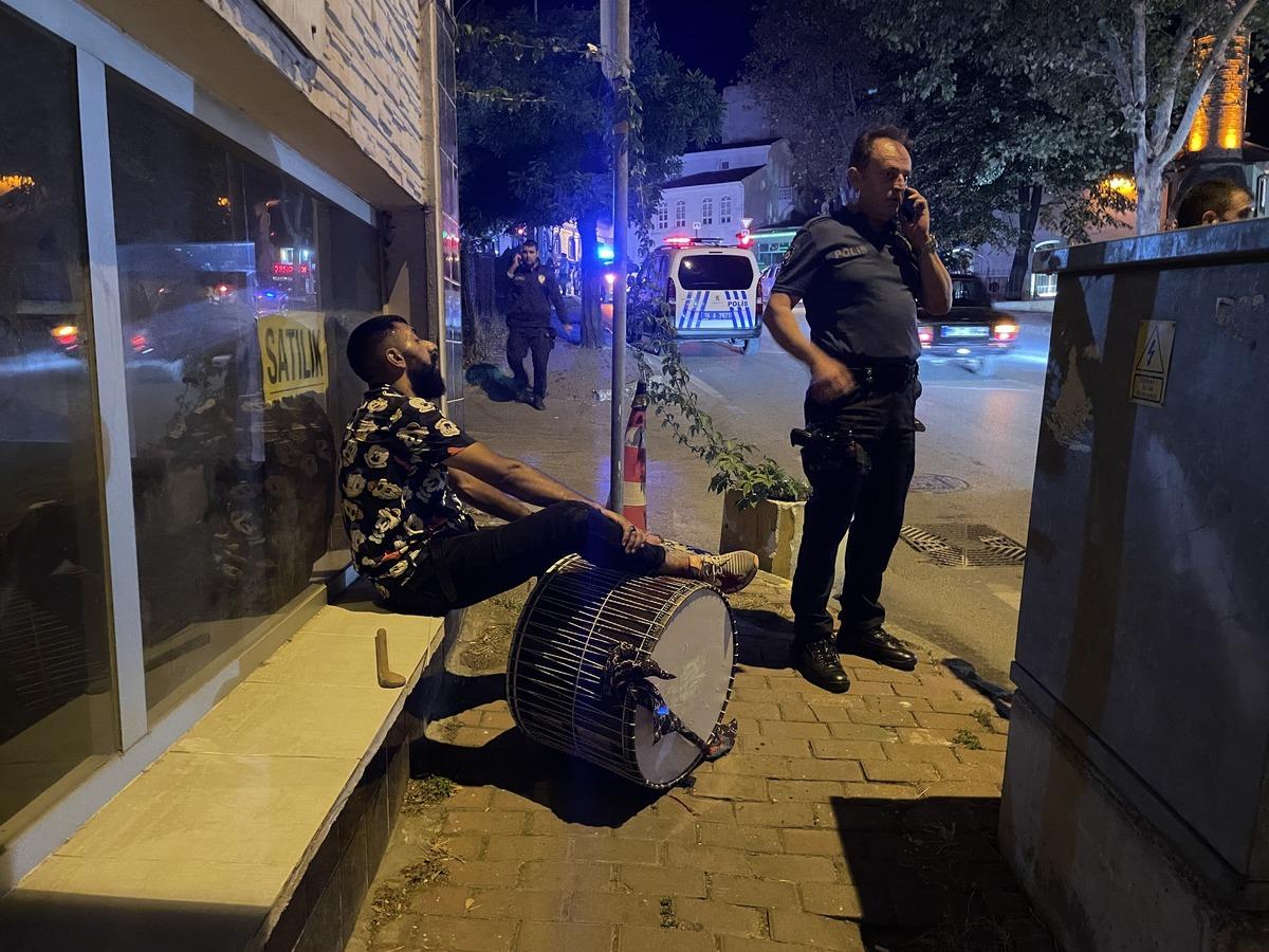 Bursa'da d&uuml;ğ&uuml;nden d&ouml;nen iki m&uuml;zisyen silahlı saldırı sonucu yaralandı