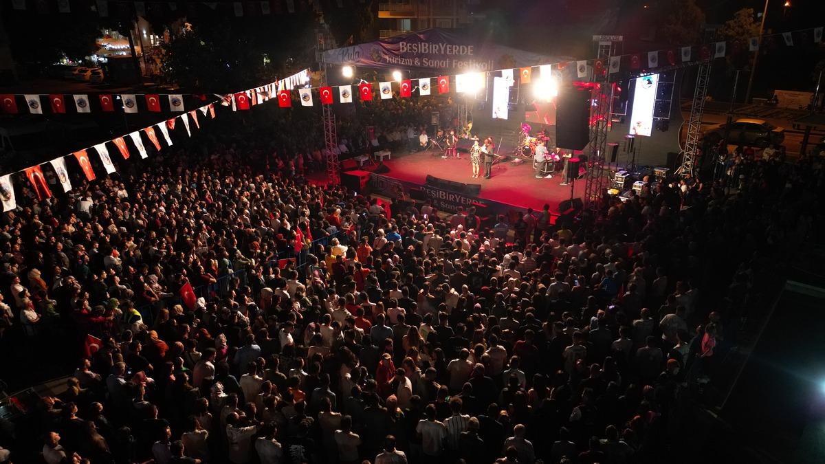 Ahmet Şafak Manisa'da konser verdi