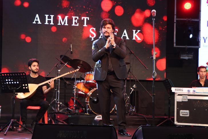 Ahmet Şafak Manisa'da konser verdi G2