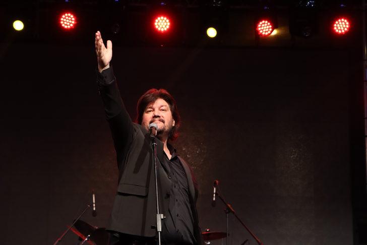 Ahmet Şafak Manisa'da konser verdi G3