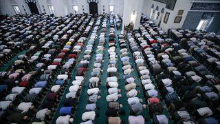 Cuma namazı nasıl kılınır, kaç rekat? Diyanet İşleri Başkanlığı'na göre eksiksiz ve doğru cuma namazı kılınışı!