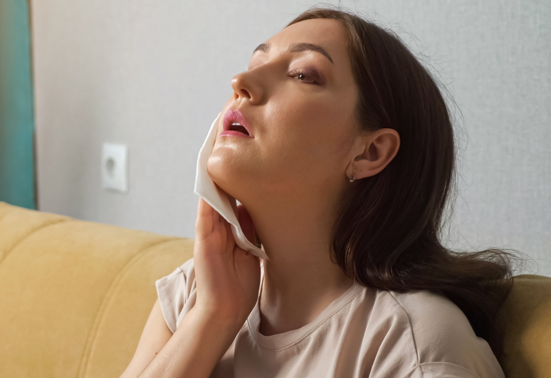 Terlemeniz sıcak havalardan kaynaklanmıyor olabilir! O tehlikeli hastalığın belirtisi...