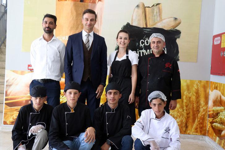 Ağrı'da Mesleki ve Teknik Anadolu Lisesi öğrencileri günde 7 bin ekmek üretiyor G5