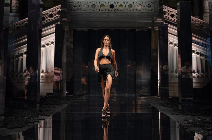 Defilede yıldızlar geçidi! Tülin Şahin'le başladı Çağla Şikel'le bitti  G1