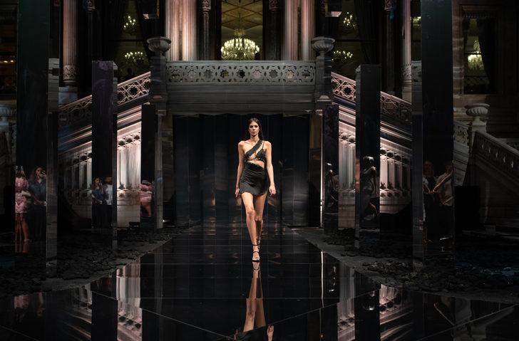 Defilede yıldızlar geçidi! Tülin Şahin'le başladı Çağla Şikel'le bitti  G3