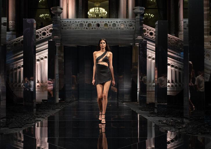 Defilede yıldızlar geçidi! Tülin Şahin'le başladı Çağla Şikel'le bitti  G4