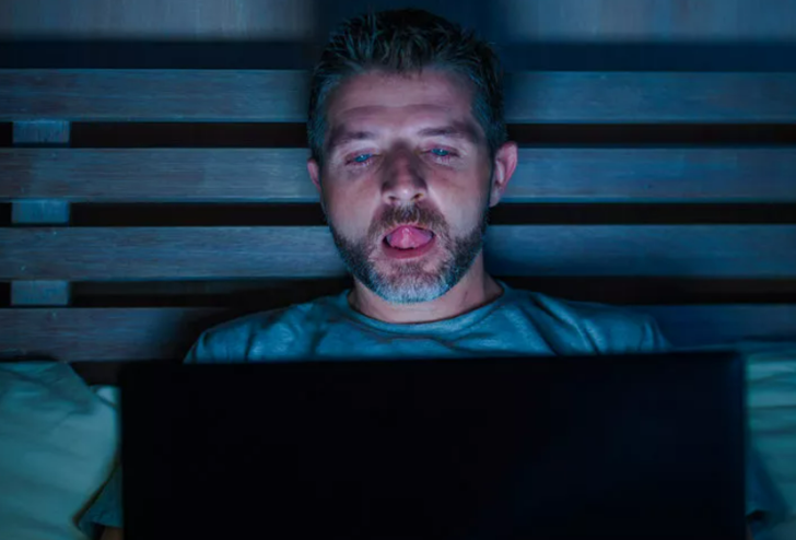 Bütün gün porno izleyen psikolog uyardı! 'Bunların kesinlikle yasaklanması gerek' G4