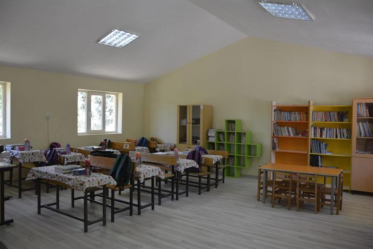 Manisalı öğretmenin çağrısıyla yenilenen okul açıldı G4