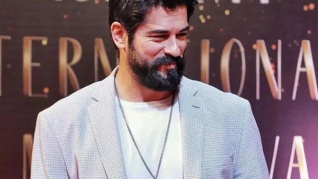 Özbekistan'a giden Burak Özçivit'in balmumu heykeli dalga konusu oldu 