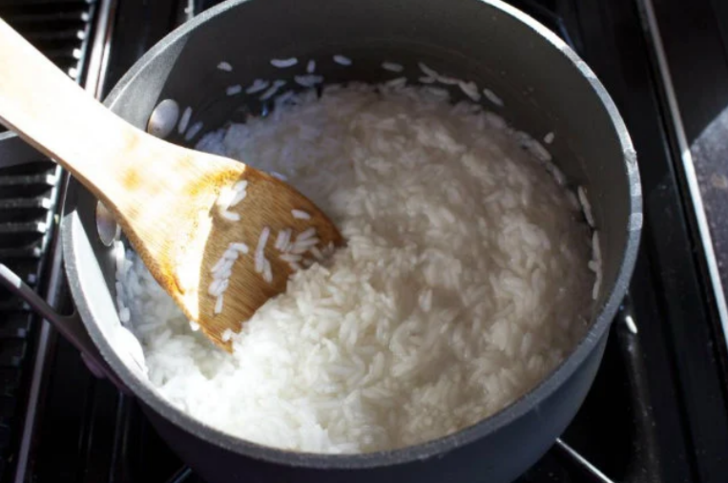 Üzülmeyin! Herkesin başına gelebilir: Lapa pilavları kurtaracak püf noktalar G2