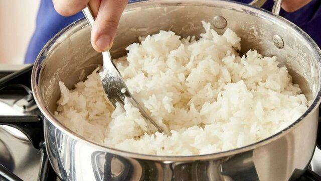 Üzülmeyin! Herkesin başına gelebilir: Lapa pilavları kurtaracak püf noktalar