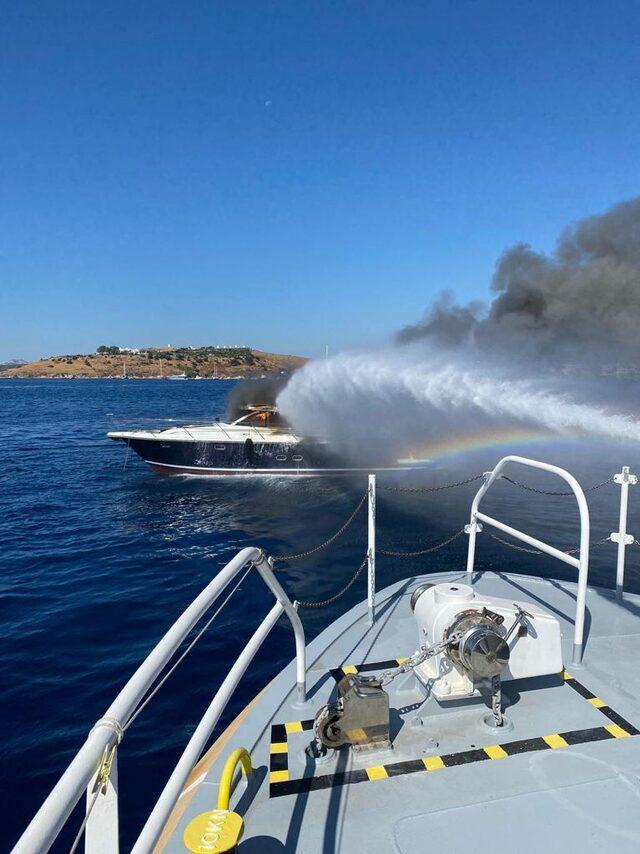 Bodrum'da teknede çıkan yangın KEGM ekiplerince söndürüldü